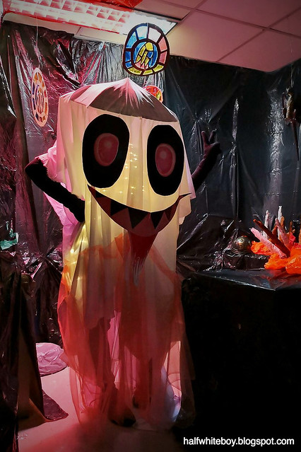 halfwhiteboy - halloween costume - betrayus of the pac-man series 01