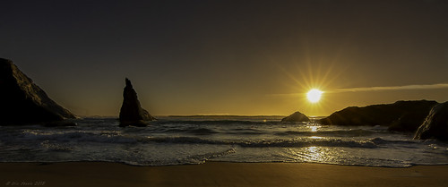 bandon oregon sunset coast witches hate ocean sand waves water golden nikon d7200 ericsteele photography