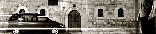pejë peć kosovo balkans église fenêtre mur porte autoportrait noiretblanc monochrome sépia marquepage pose poselongue пeћ rue