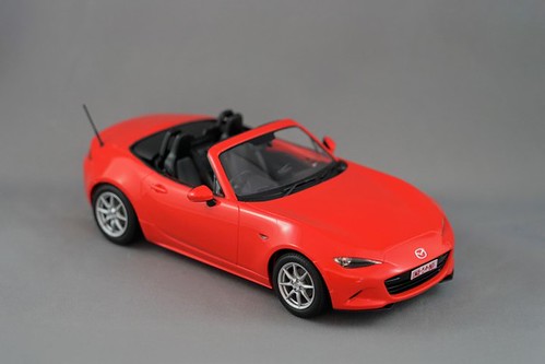 Mazda MX-5 ND - bright red 44902917851_6b993553b4