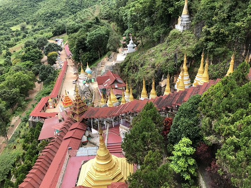 Pindaya con Bagan en el horizonte - Myanmar, Camboya y Laos: la ruta de los mil templos (34)