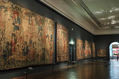 Victoria and Albert Museum - Tapestry Swan and Otter hunting