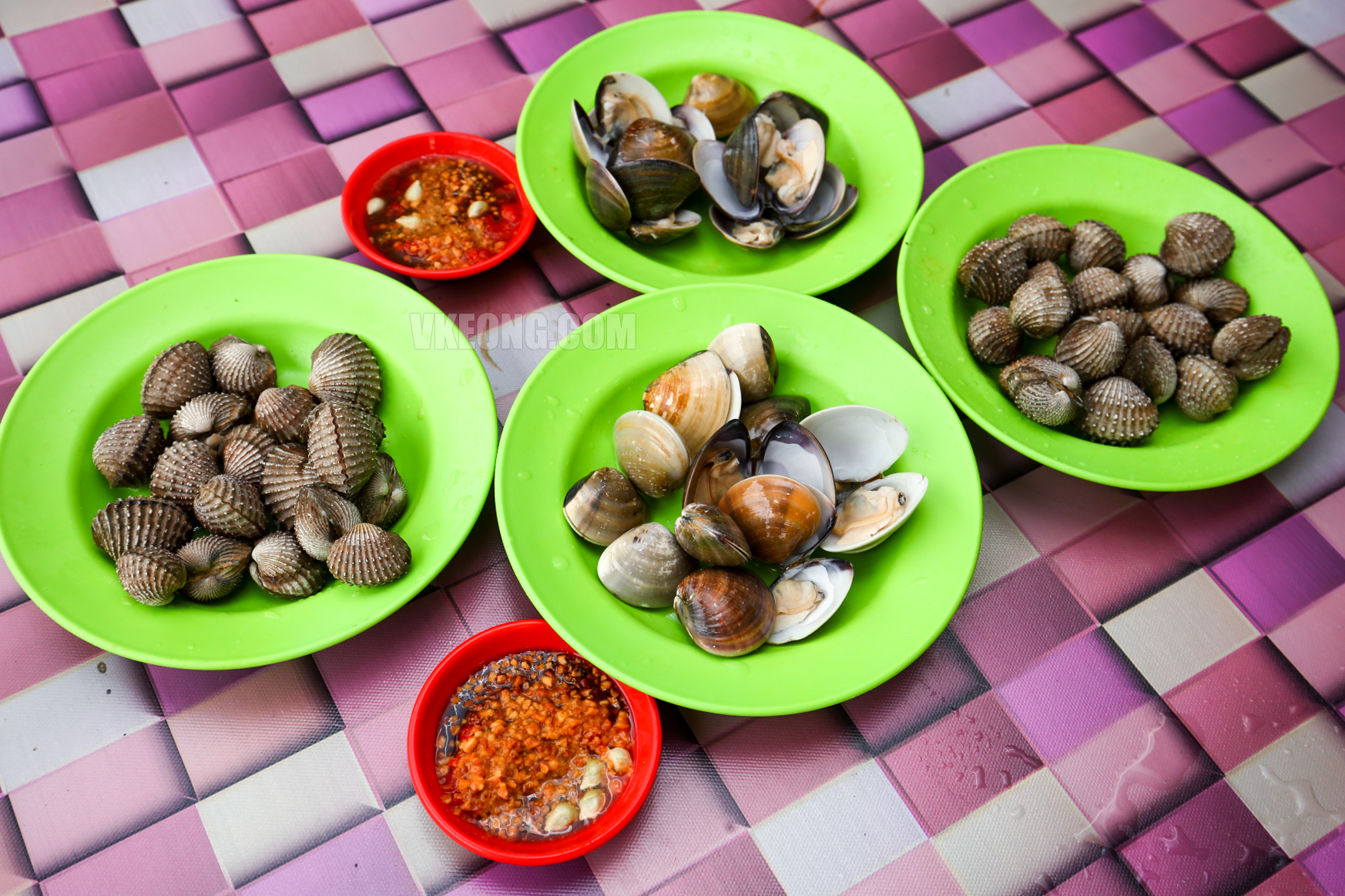 Boiled-cockles-and-lala-with-sauces