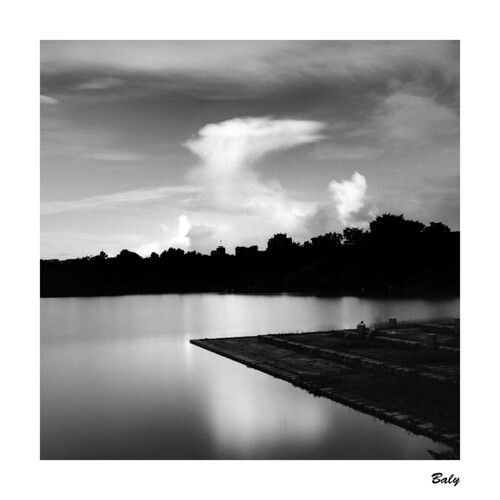yilan county 宜蘭 羅東運動公園 taiwan hasselblad 503 cx 80mm f28 hp5 lc29 cloud geometry reflection 羅東鎮 sunset silhouette sky film