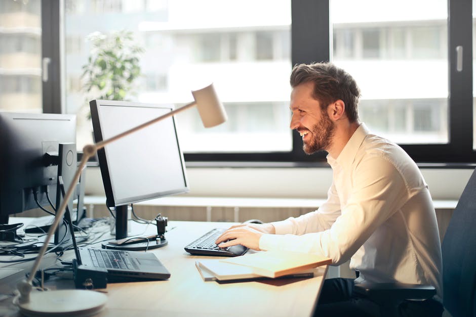 https://www.pexels.com/photo/man-in-white-dress-shirt-sitting-on-black-rolling-chair-while-facing-black-computer-set-and-smiling-840996 - Image 5