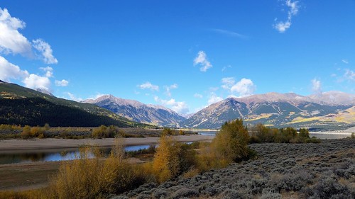 topoftherockies scenicbyway twinlakes reservoir lake glacial colorado mountain mountains sawatch range lakecounty sanisabelnationalforest reflection aspen leafpeeping fallcolor fall clouds nationalforest sanisabel usda forestservice recreationarea