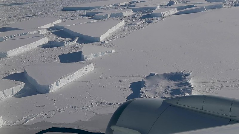 Footage of tabular icebergs near Larsen C