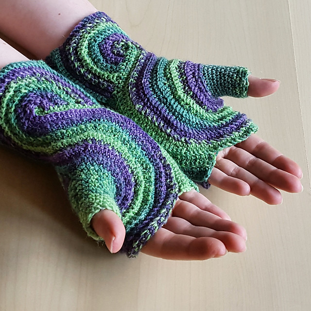 Octavo Fingerless Gloves by Sybil R - free crochet pattern