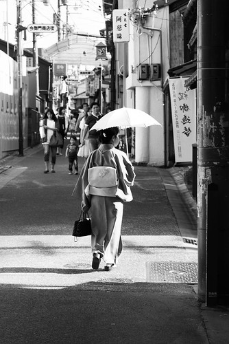 japan japon nihon april 2015 april2015 street streetphotography black white blackandwhite bw traditionnal kimono nara sunset nikon d600 nikond600 sigma 2470 sigma2470f28
