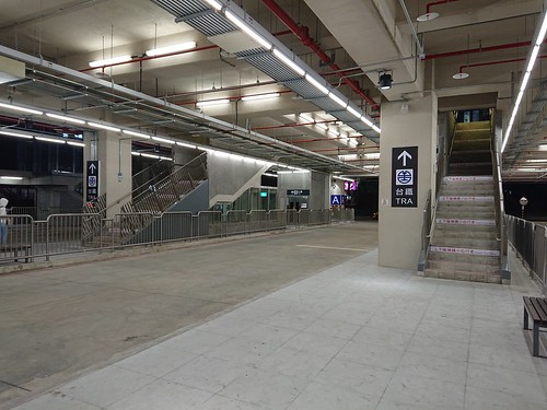 台中車站轉運中心：月台