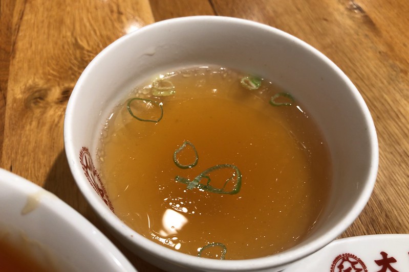 東池袋サンシャイン味の小径大阪王将天津炒飯のスープ