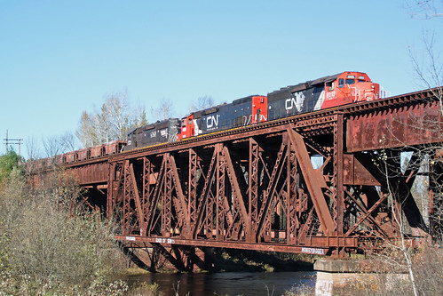 train railroad railway railfan canadiannational cn emd sd40 locomotive
