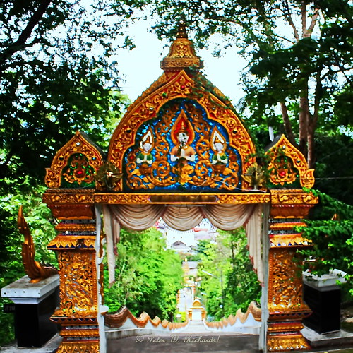 วัดดอยสะเก็ด “watdoisaket” ประเทศไทย thailand เมืองไทย temple wat วัด ดอยสะก็ด “doisaket” เชียงใหม่ chiangmai พุทธกาลนิชน buddhist •“powershot260hs” “canoneos350d” “efs1855mm” earthasia