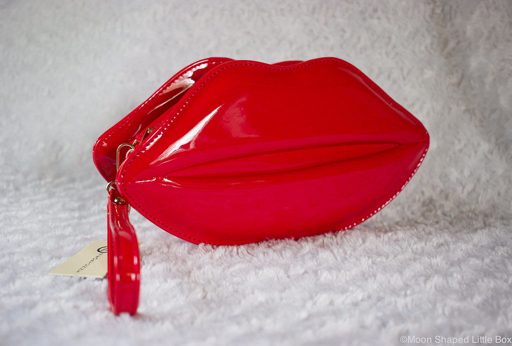 Lips bag, huulilaukku, red shiny leather, bag with lips