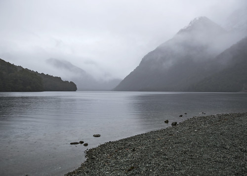 lisaridings fantommst lake gunn fiordland national park newzealand nz southisland mountains snow cloud lakegunn rain
