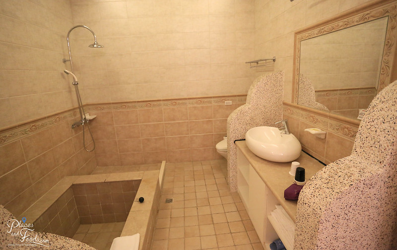 florence resort villa bathroom