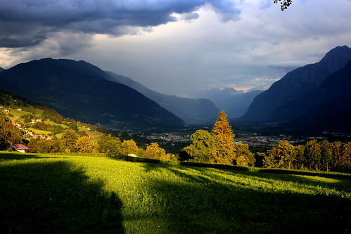 lienz tyrol austria dravavalley valededrava goldenligh tyrolmountainsaustria europe centraleurope photobyandrépipa 100faves