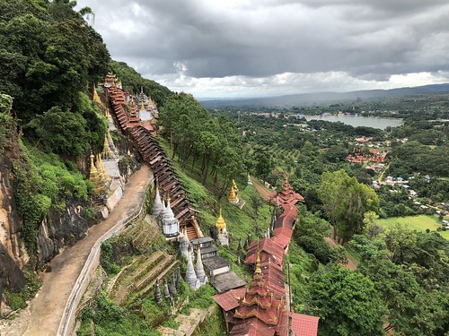 Pindaya con Bagan en el horizonte - Myanmar, Camboya y Laos: la ruta de los mil templos (33)
