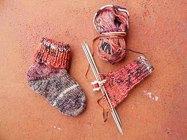 Детские носки из полосатой пряжи | HoroshoGromko.ru