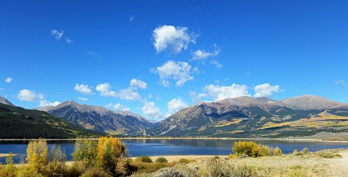 topoftherockies scenicbyway twinlakes reservoir lake glacial colorado mountain mountains sawatch range lakecounty sanisabelnationalforest reflection aspen leafpeeping fallcolor fall clouds nationalforest sanisabel usda forestservice recreationarea
