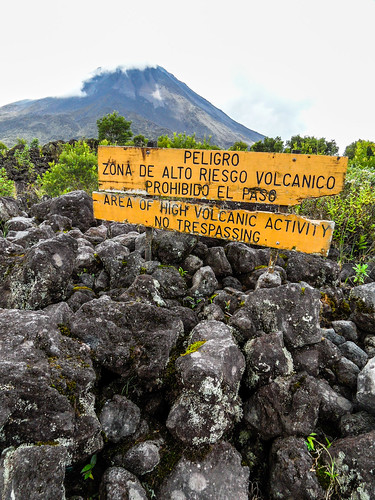 alajuela costarica cri lavatrail lavawanderweg nationalparkvulkanarenal parquenacionalvolcánarenal schild sign volcánarenal volcano vulkan vulkanarenal