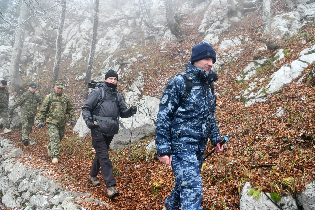 Hodnja ključnog osoblja MORH-a i Hrvatske vojske na Velebit