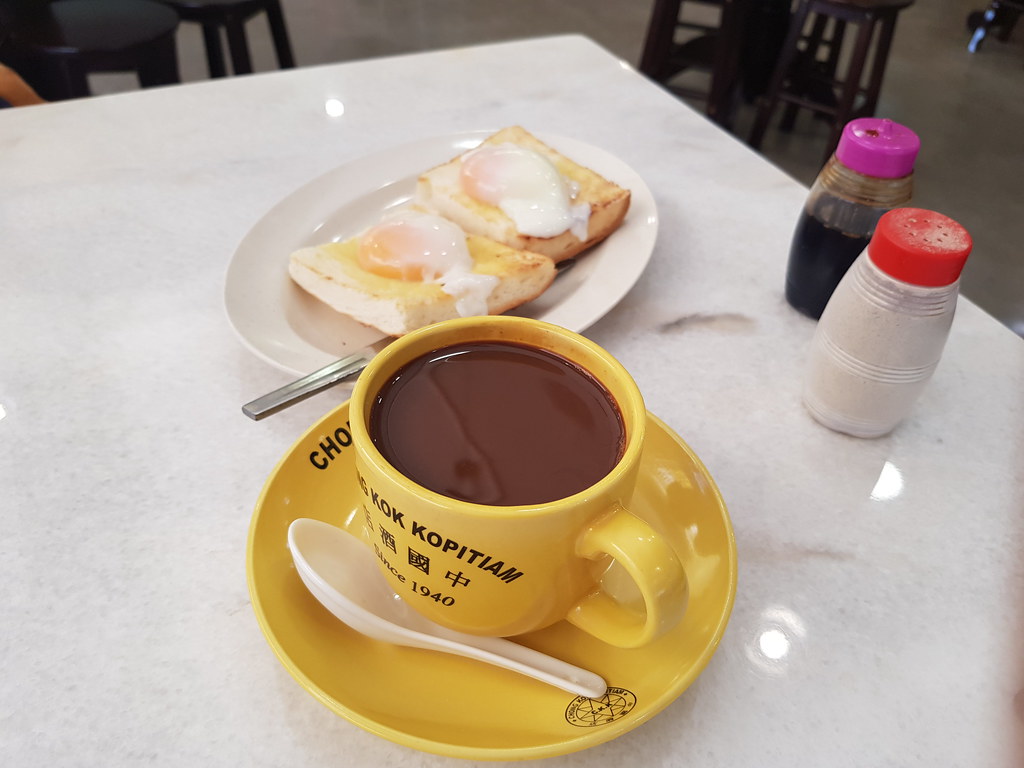 半生熟蛋加面包 Telur atas Roti rm$6 & 海南咖啡 Hainan Kopi rm$2.20 @ 中国酒店 Chong Kok Kopitiam USJ1