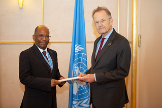 NEW PERMANENT REPRESENTATIVE OF MOZAMBIQUE PRESENTS CREDENTIALS TO THE DIRECTOR-GENERAL OF THE UNITED NATIONS OFFICE AT GENEVA