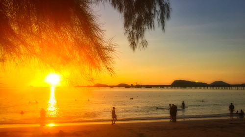 sunset dusk dramatic sky twilight sun moody sundown thailand sattahip serene