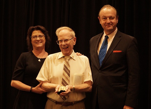Ken Bressett receives Burnette Anderson award