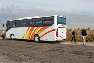 Reisebus in der Kysylkum zwischen Buchara und Chiwa