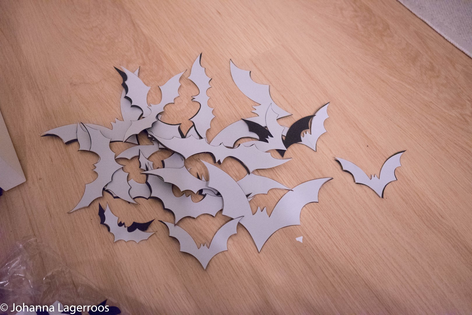 cut paper bats