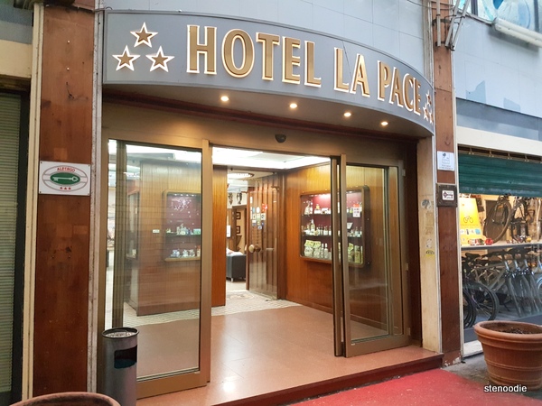 Hotel La Pace entrance