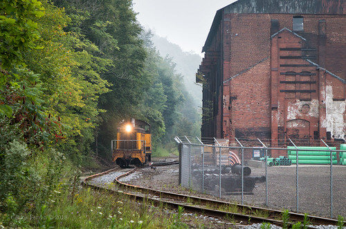 cbl conemaugh black lick railroad rail road train trains shortline urban johnsotwn pa pennsylvania emd sw7 locomotive switcher fog brick lite engine