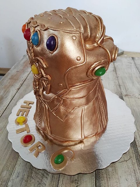 Infinity Gauntlet Cake by Emmanuel Ramírez of Mascabado Paasteleria