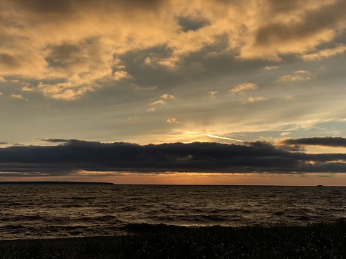 Lake Superior Park -sunset behind clouds