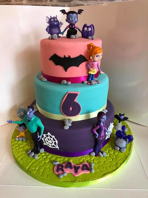 Cake by Homemade Cakes