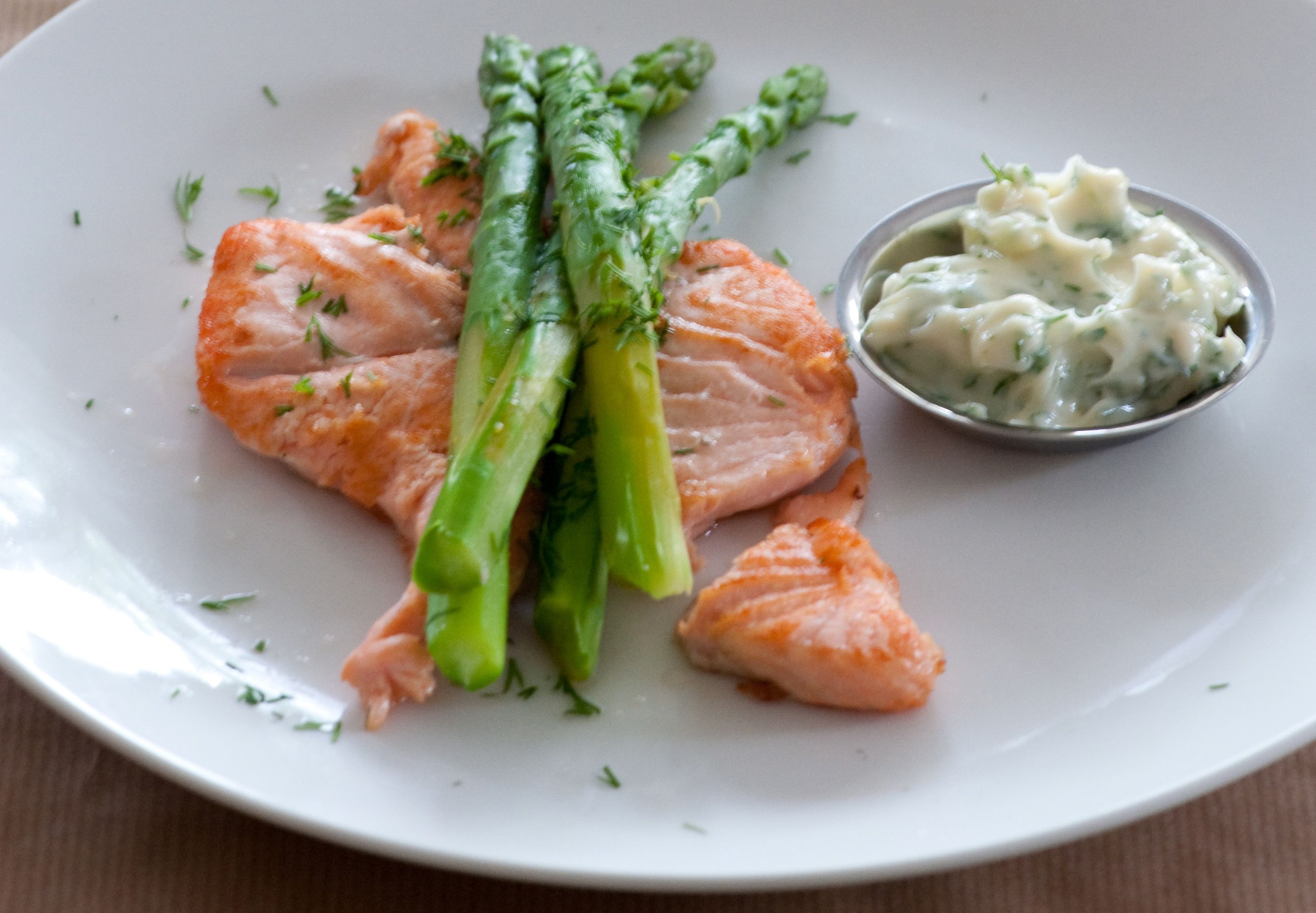 salmon with asparagus & dill mayo